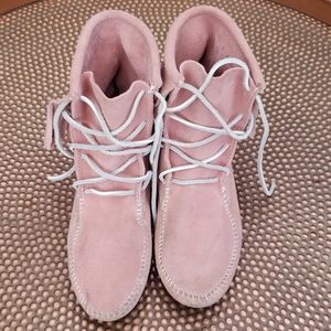 Minnetonka Pink Ankle Moccasin Boots with FRINGE